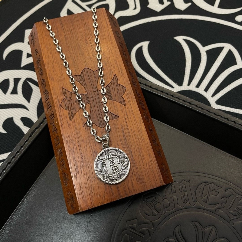 Ch*0me He**ts necklaces